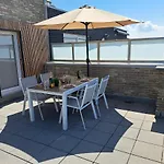 Duplex Met Zonnig Zuidterras Aan Haven En Zee * Blankenberge