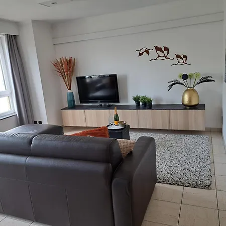 Duplex Met Zonnig Terras Aan Haven En Zee * Blankenberge